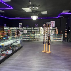 Tony’s Cigars and Glass Accessories