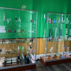 TLeaf Gallery & Smokeshop